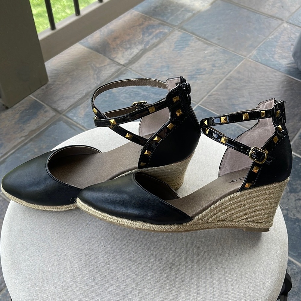 Back zip wedge espadrilles in excellent condition
